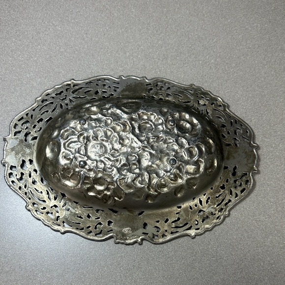 Ornate Silver vintage Repousse Floral Oval Tray - Picture 2 of 10